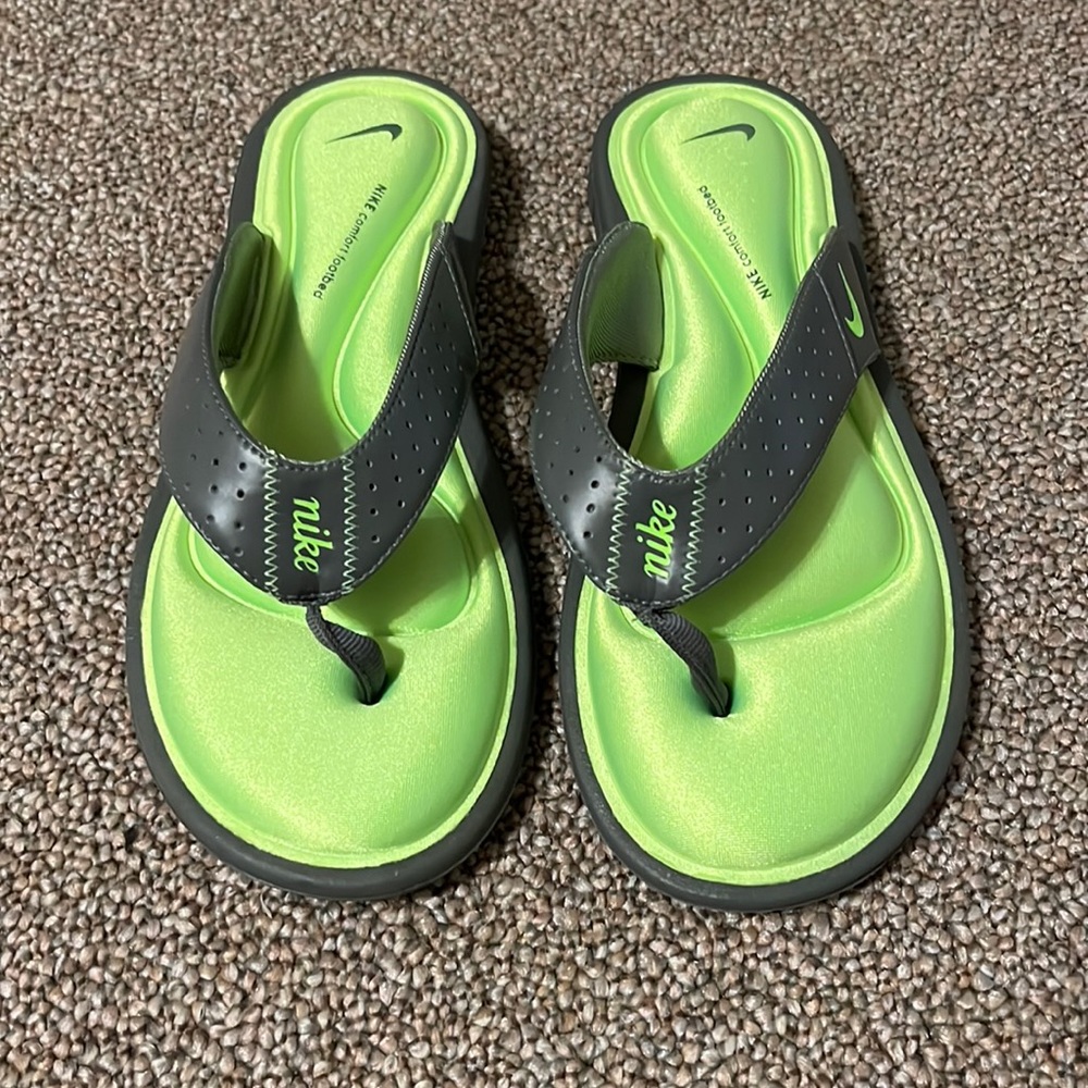 Nike Flip Flops Women’s Size 9